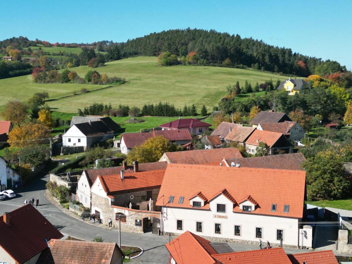 Penzion U Svarcu Zduchovice ภายนอก รูปภาพ