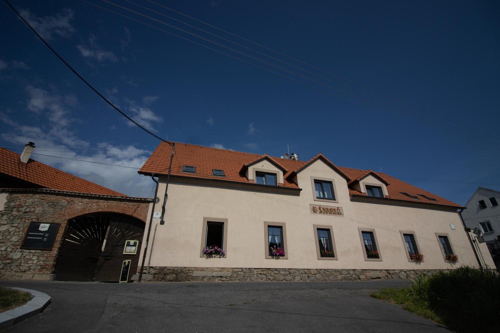 Penzion U Svarcu Zduchovice ภายนอก รูปภาพ